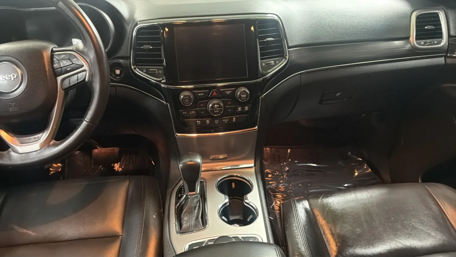 Jeep Grand Cherokee photo 16