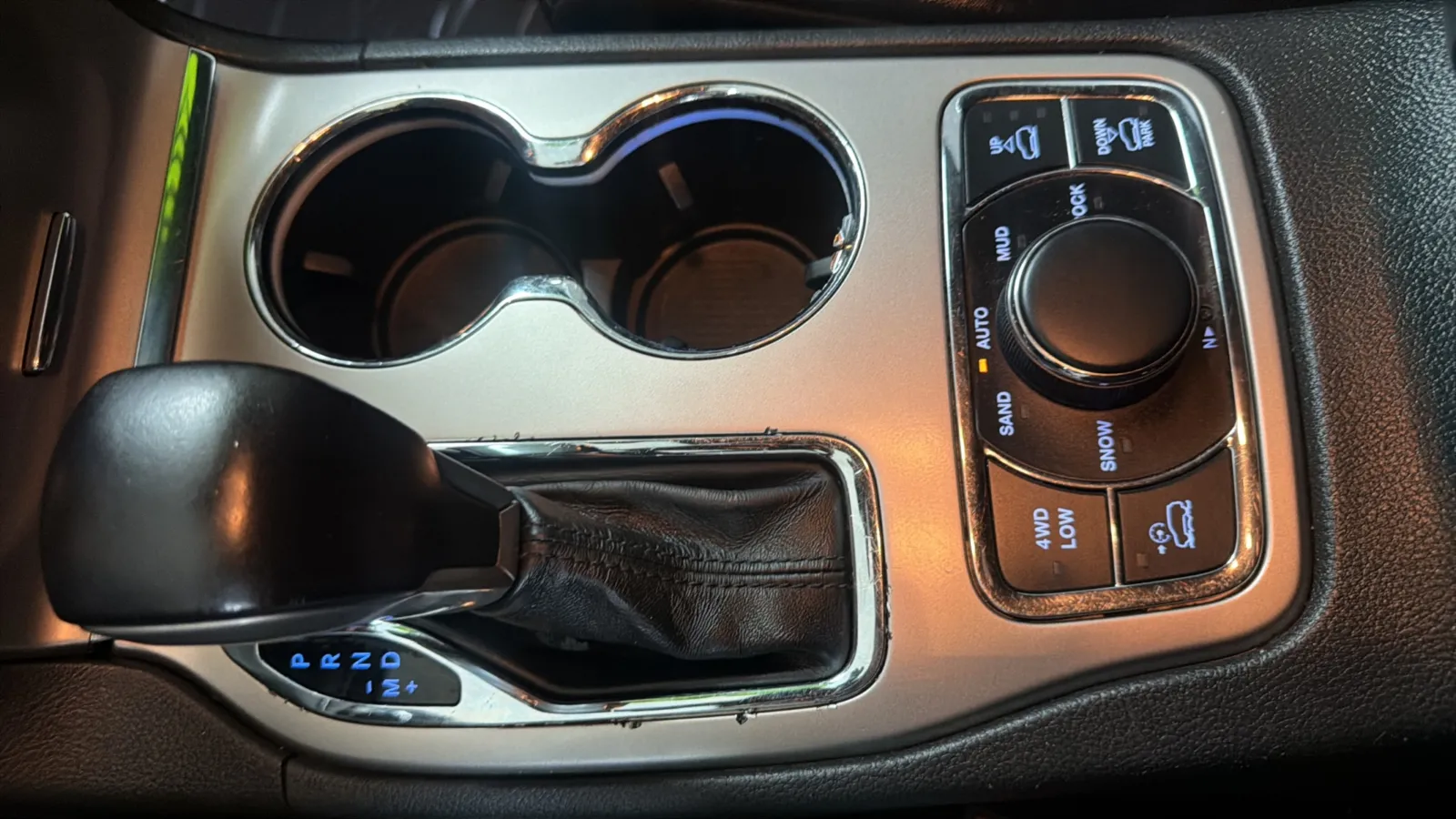 Jeep Grand Cherokee photo 12