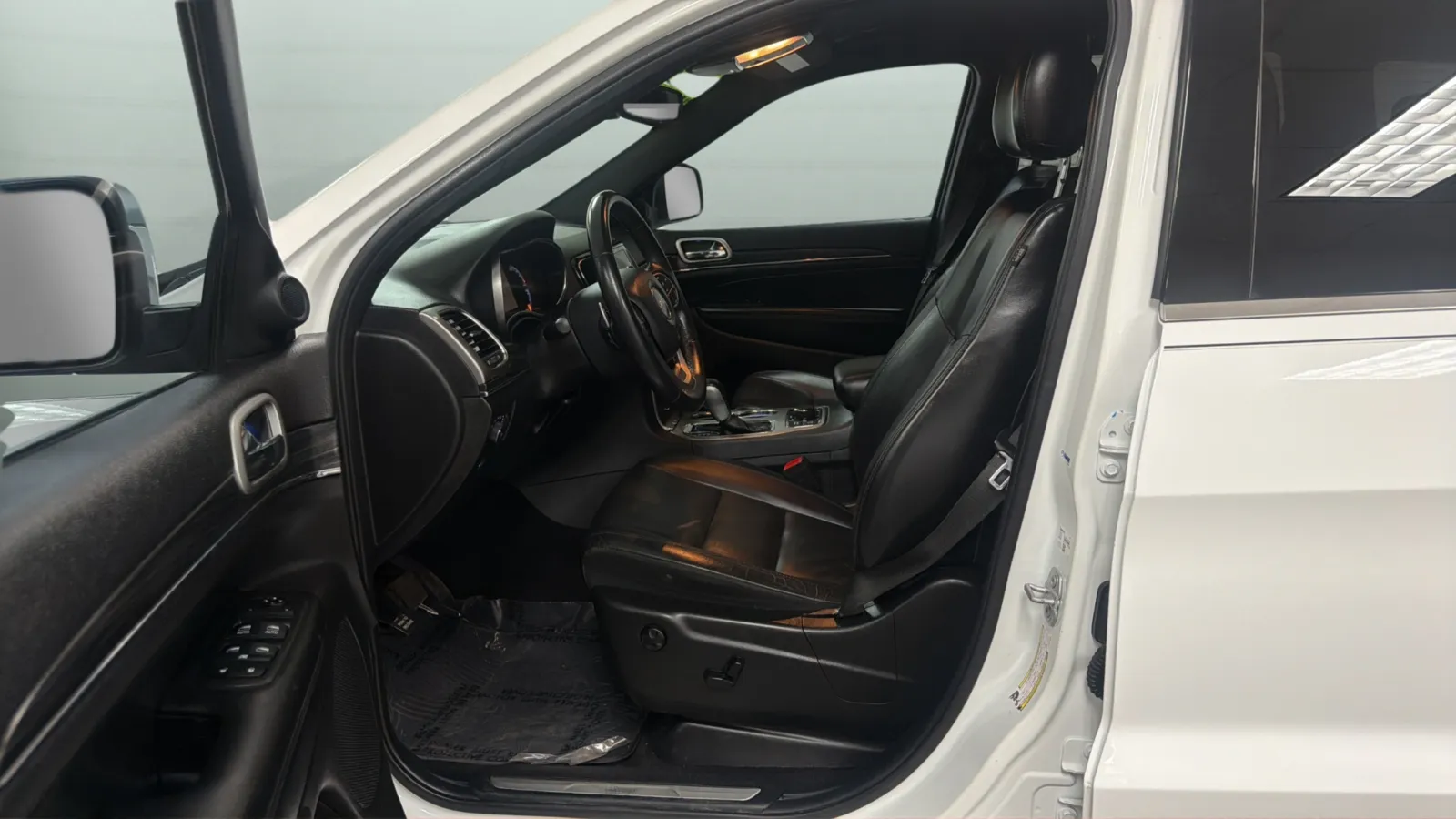 Jeep Grand Cherokee photo 22
