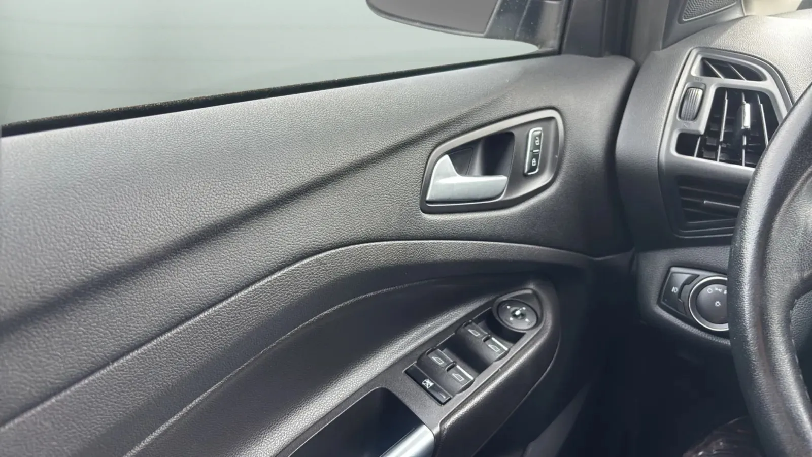 2014 Ford Escape SE - Photo 16