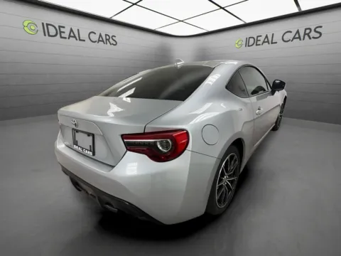 More photos of 2017 Toyota 86 2d Coupe Auto at Ideal Cars - at Broadway Rd., AZ