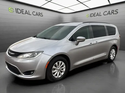 Silver 2017 Chrysler Pacifica Touring-L for sale in Mesa, AZ