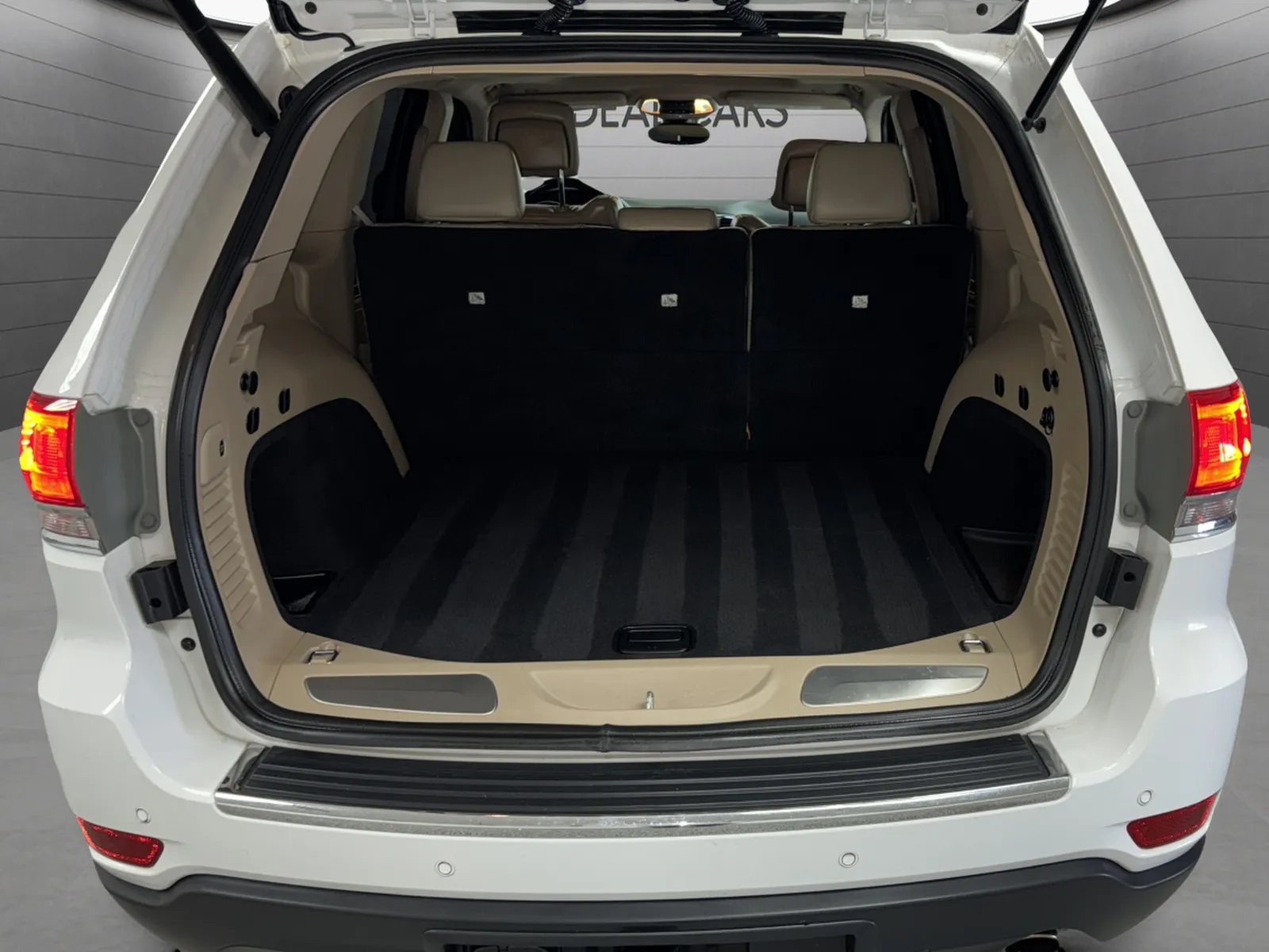 Jeep Grand Cherokee photo 21