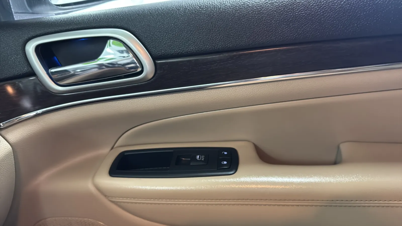 Jeep Grand Cherokee photo 18