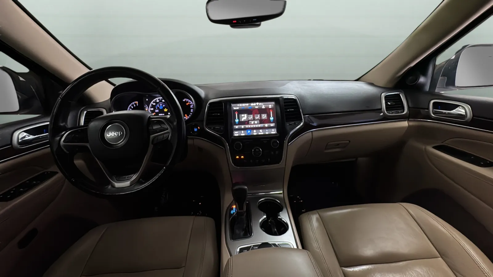 Jeep Grand Cherokee photo 9