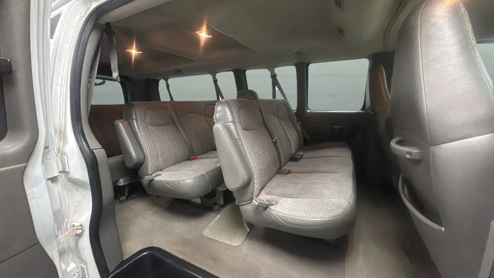 Chevrolet Express photo 17