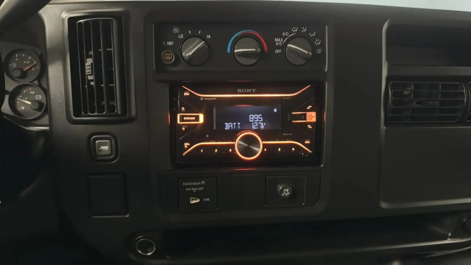 Chevrolet Express photo 14