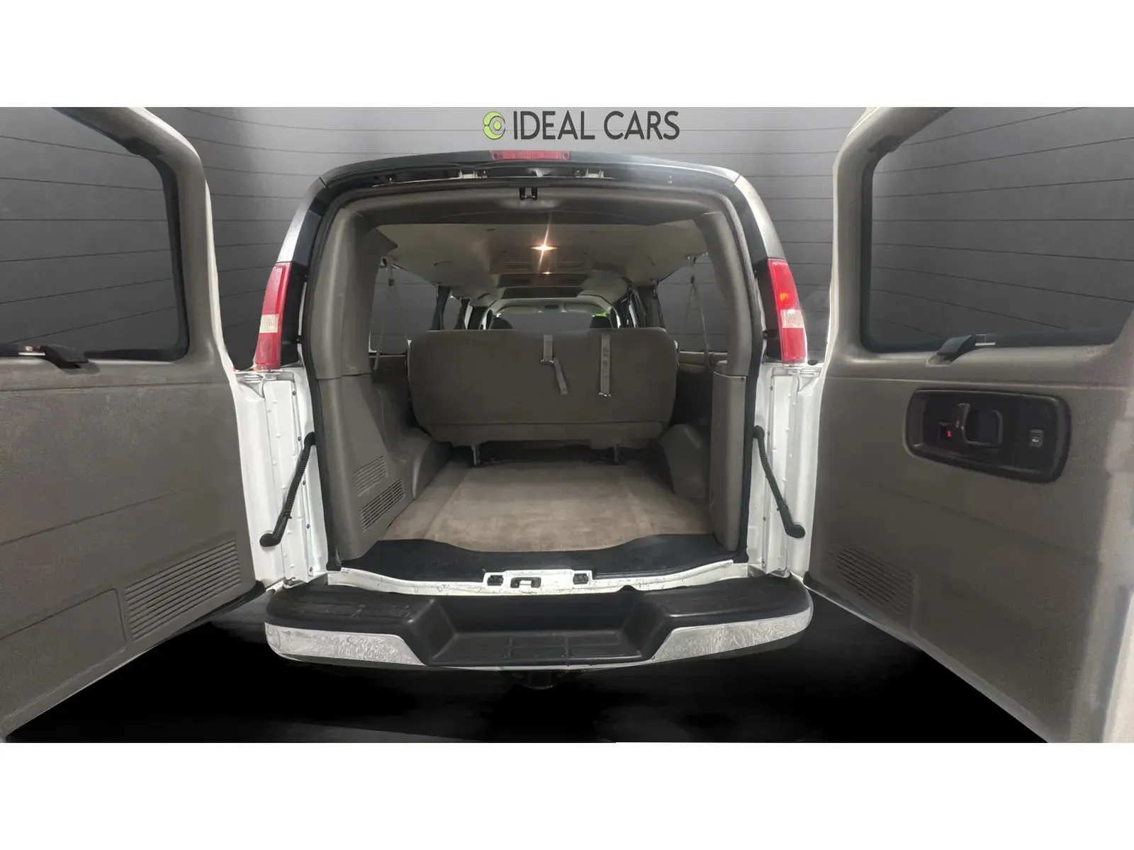 Chevrolet Express photo 19