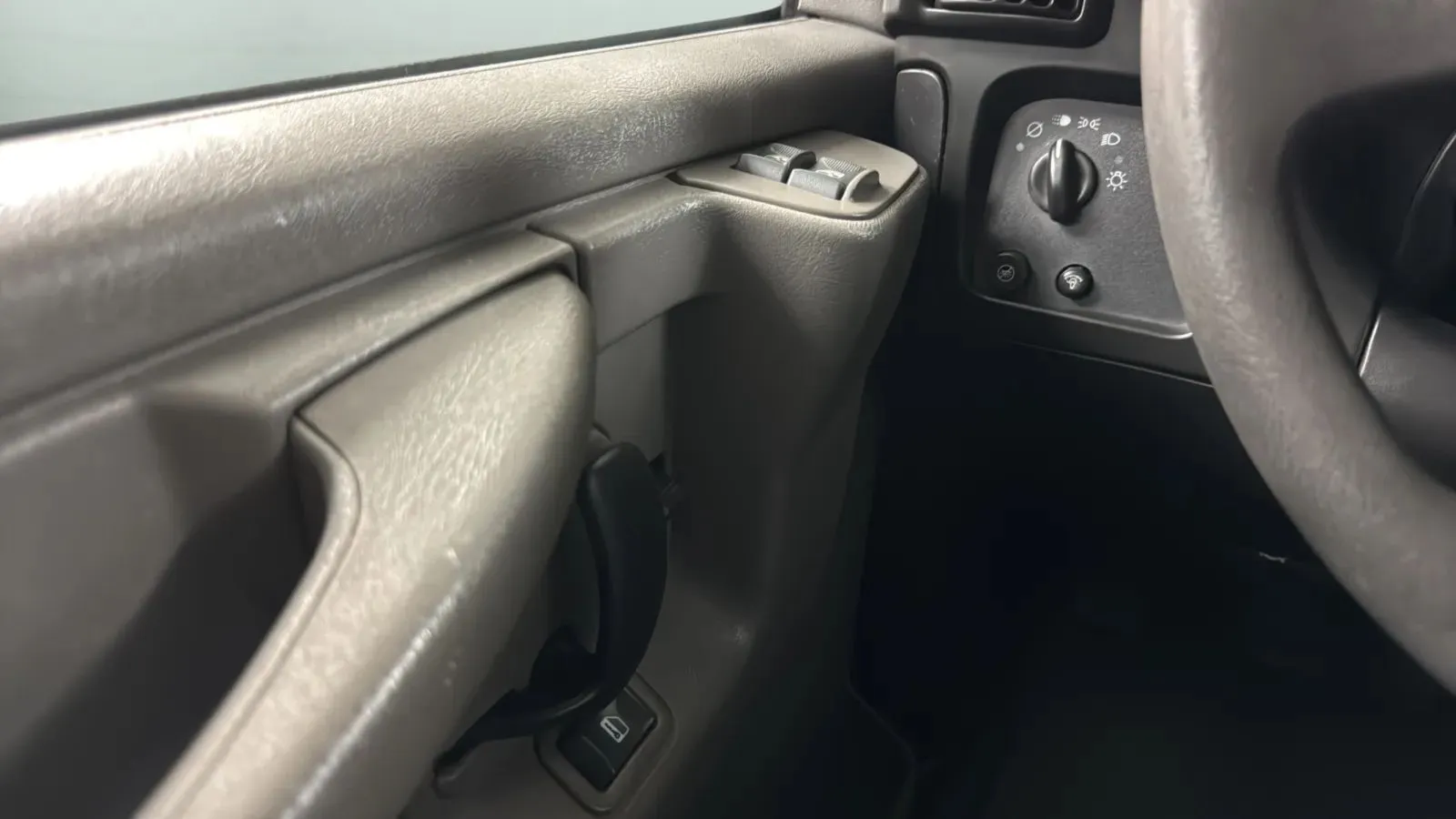 Chevrolet Express photo 15