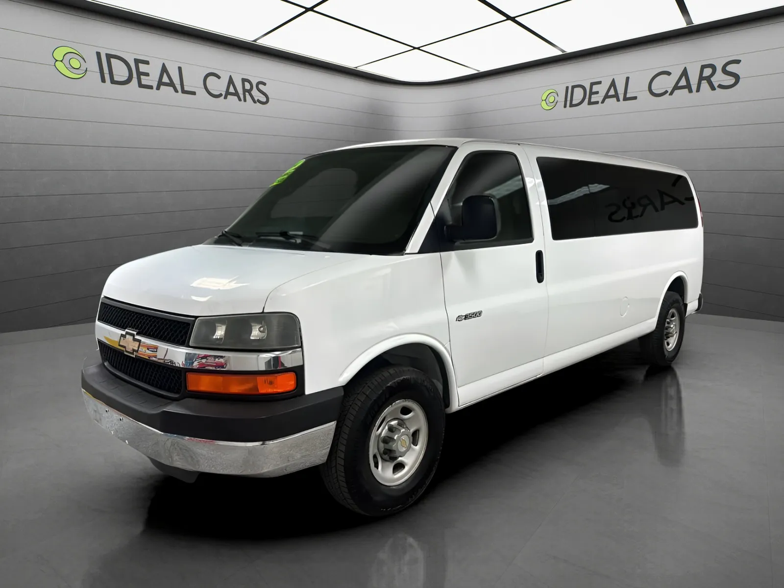 2004 Chevrolet Express 3500 Extended's photo