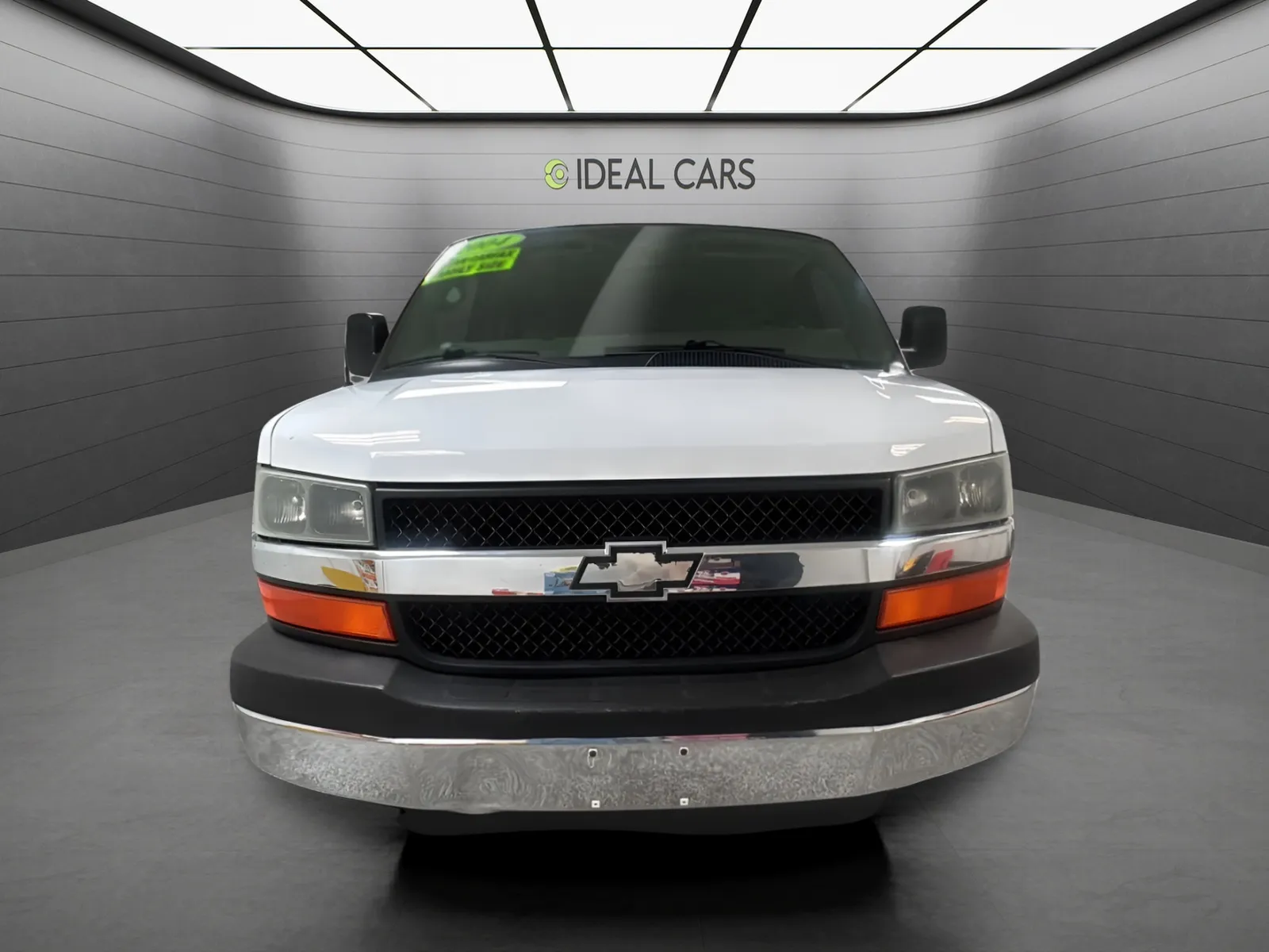 Chevrolet Express photo 2