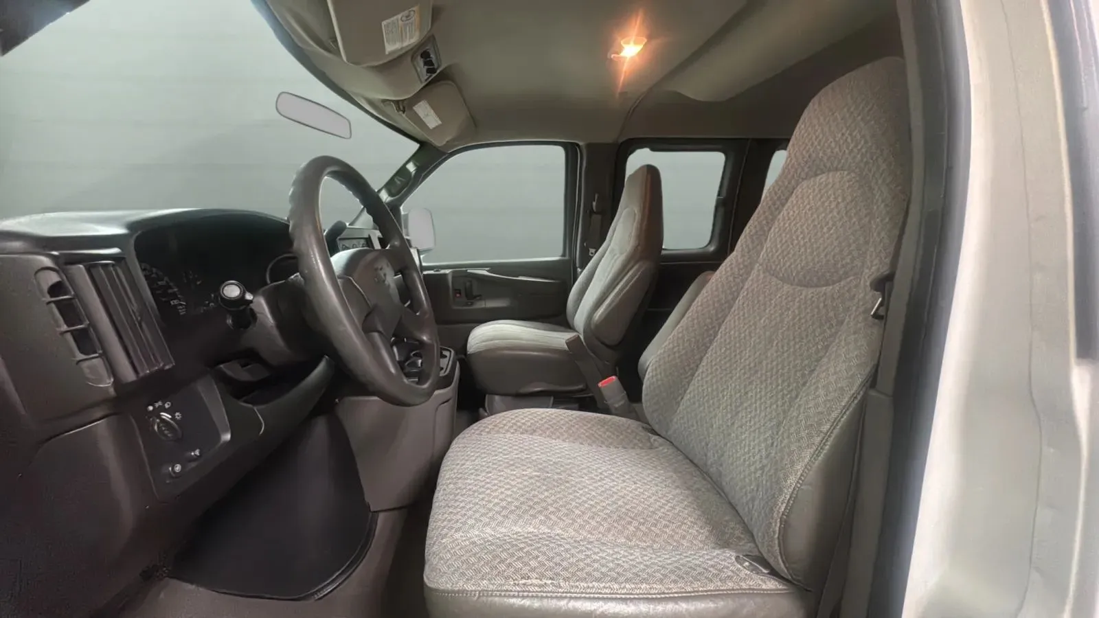 Chevrolet Express photo 20