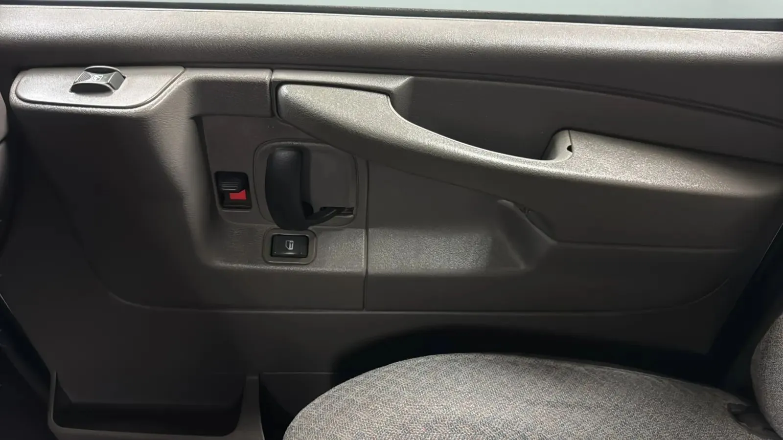 Chevrolet Express photo 16