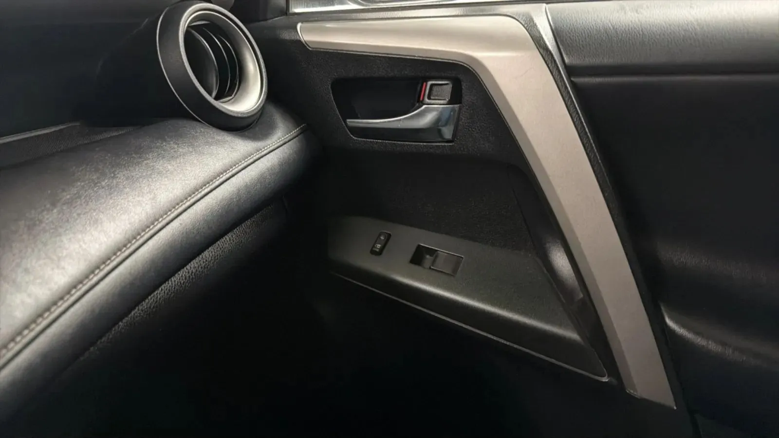 Toyota RAV4 photo 18