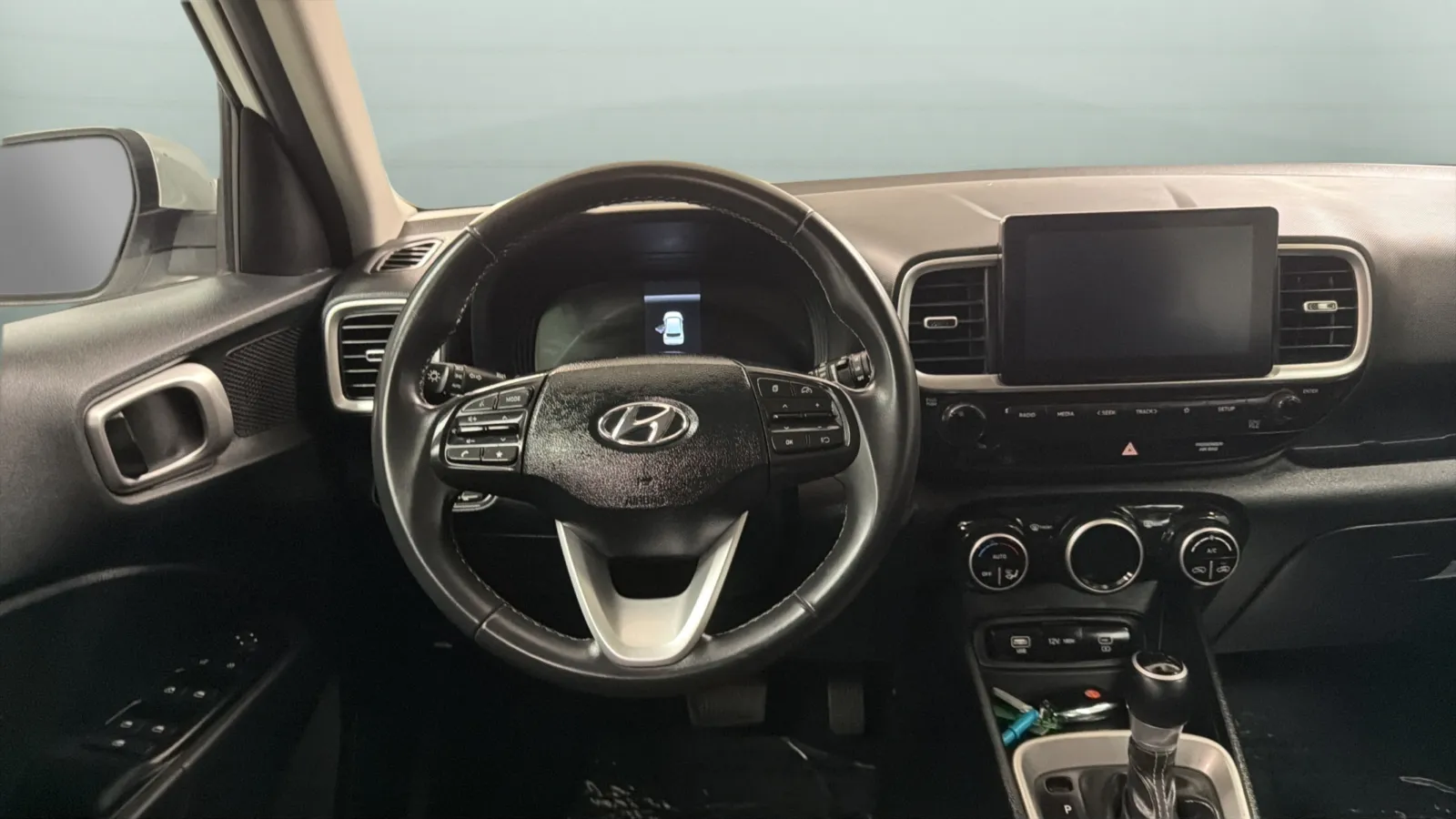 Hyundai Venue photo 10