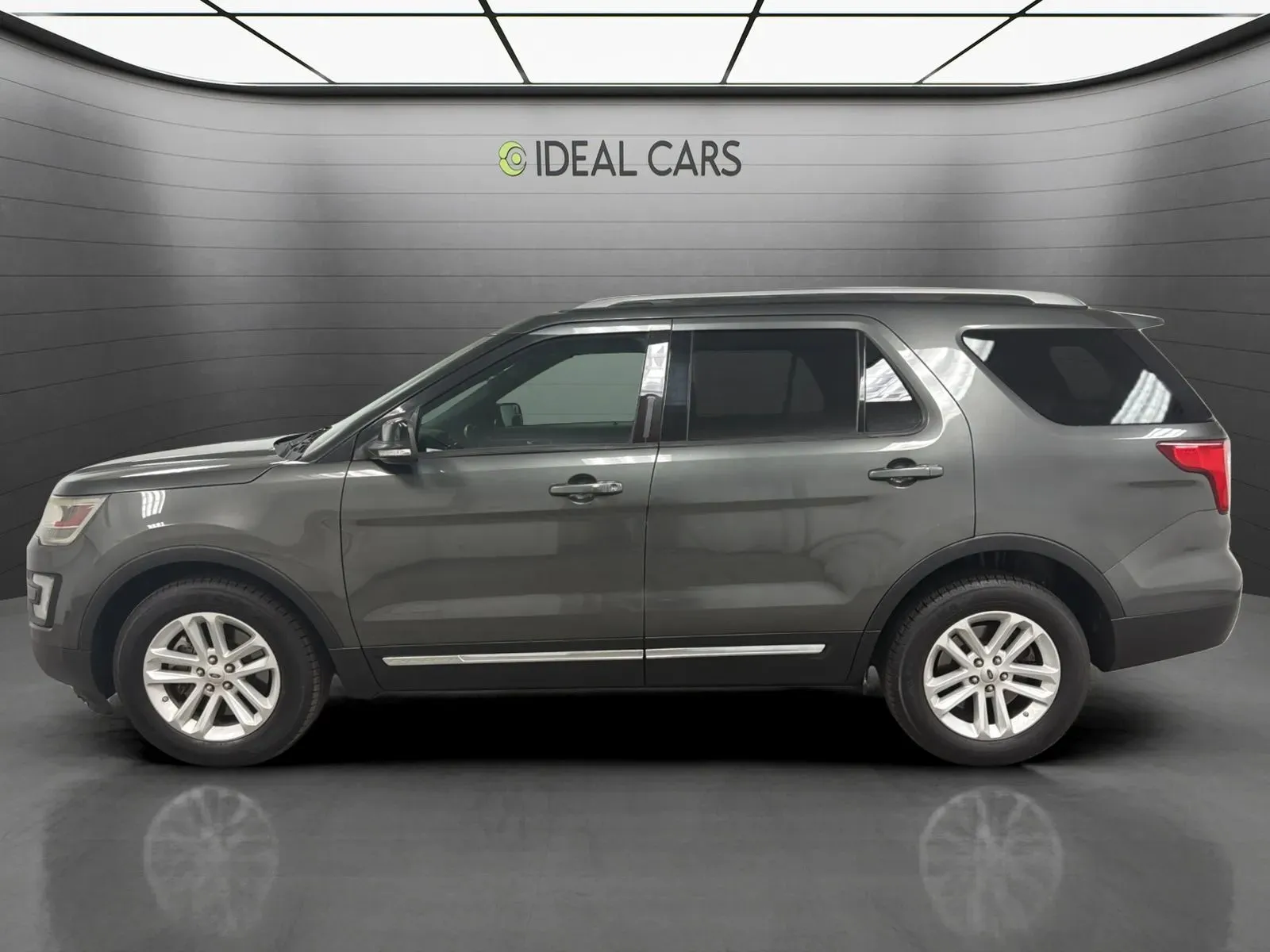 Ford Explorer photo 9