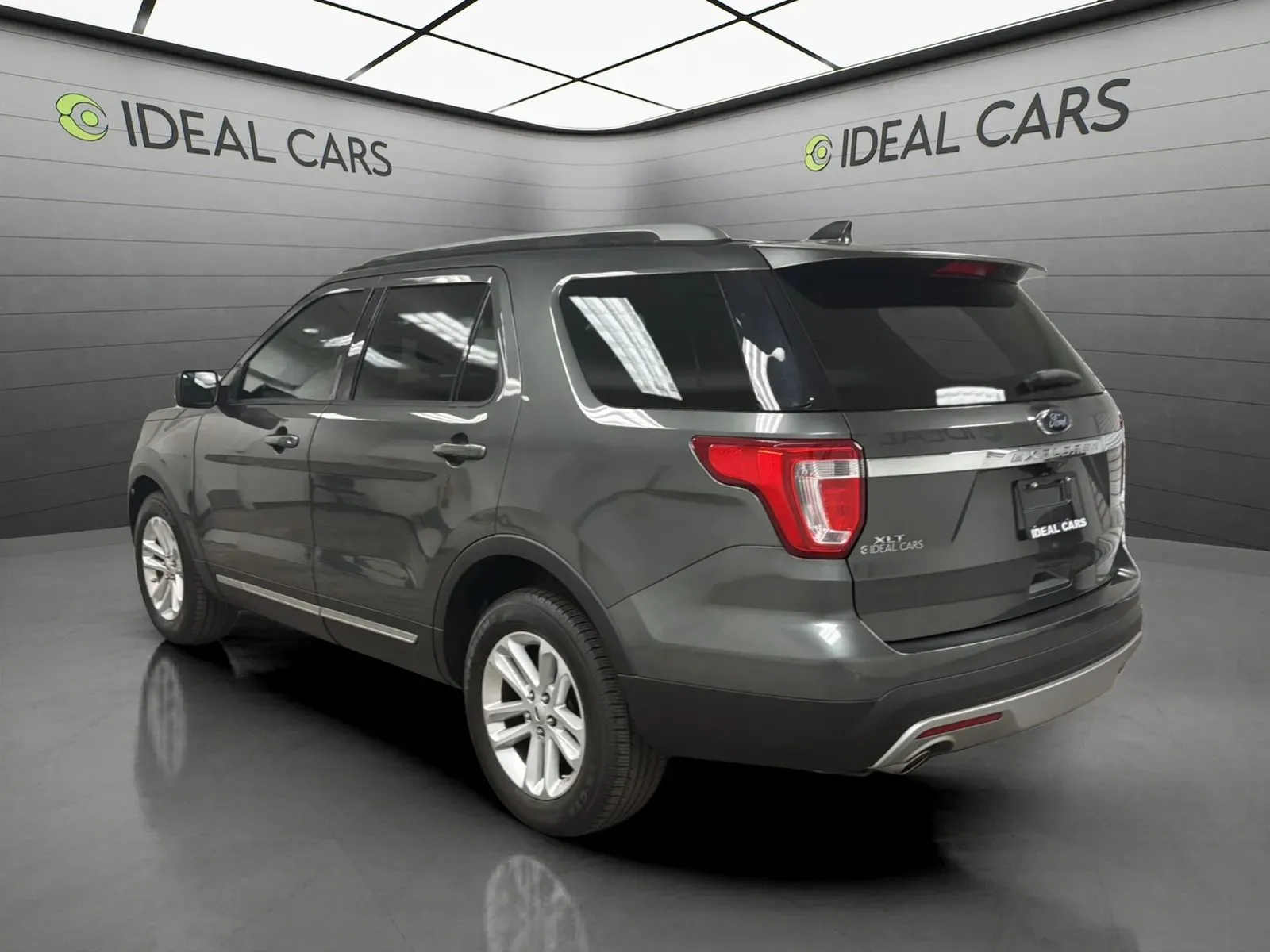 Ford Explorer photo 8