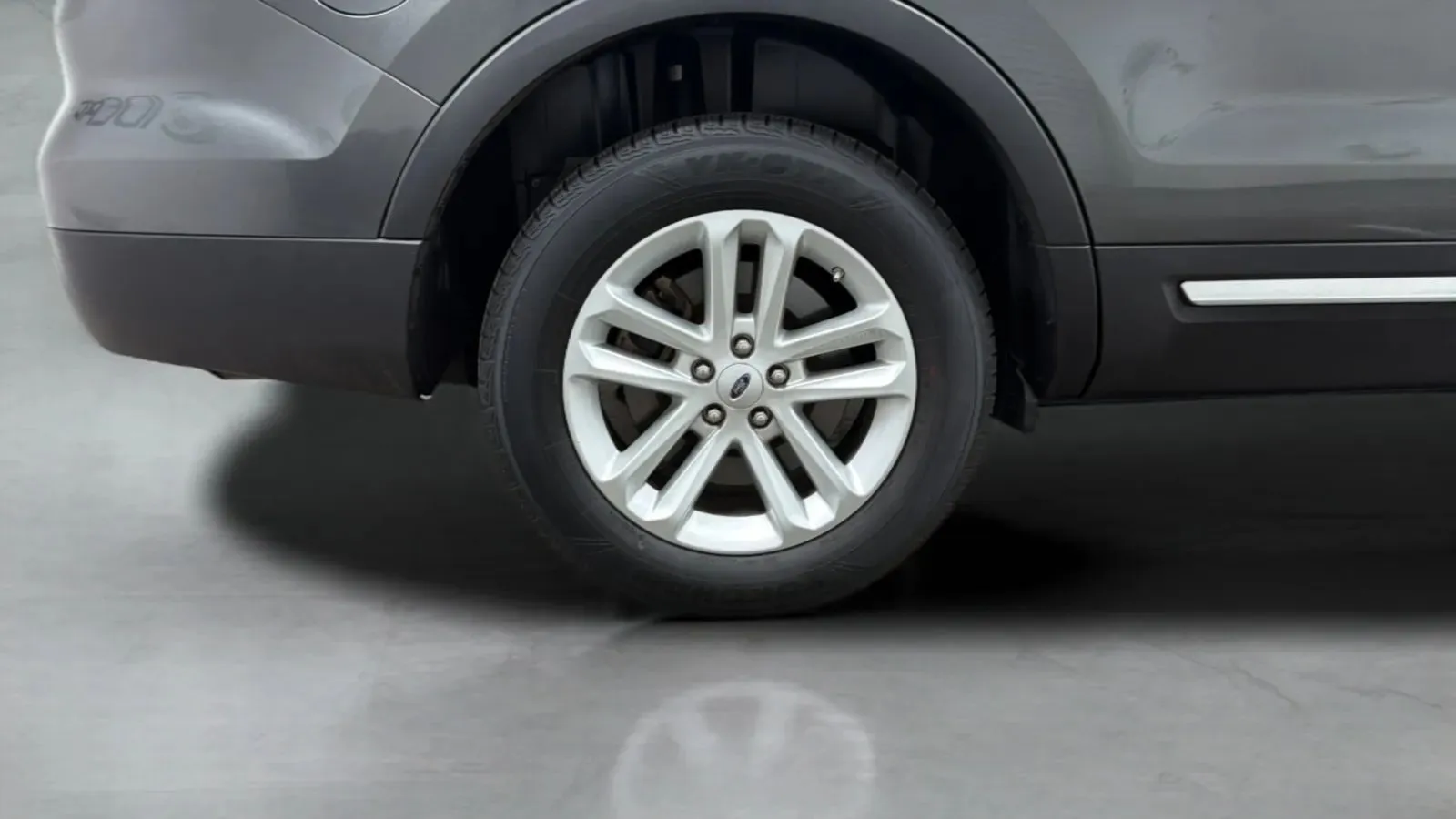 Ford Explorer photo 26