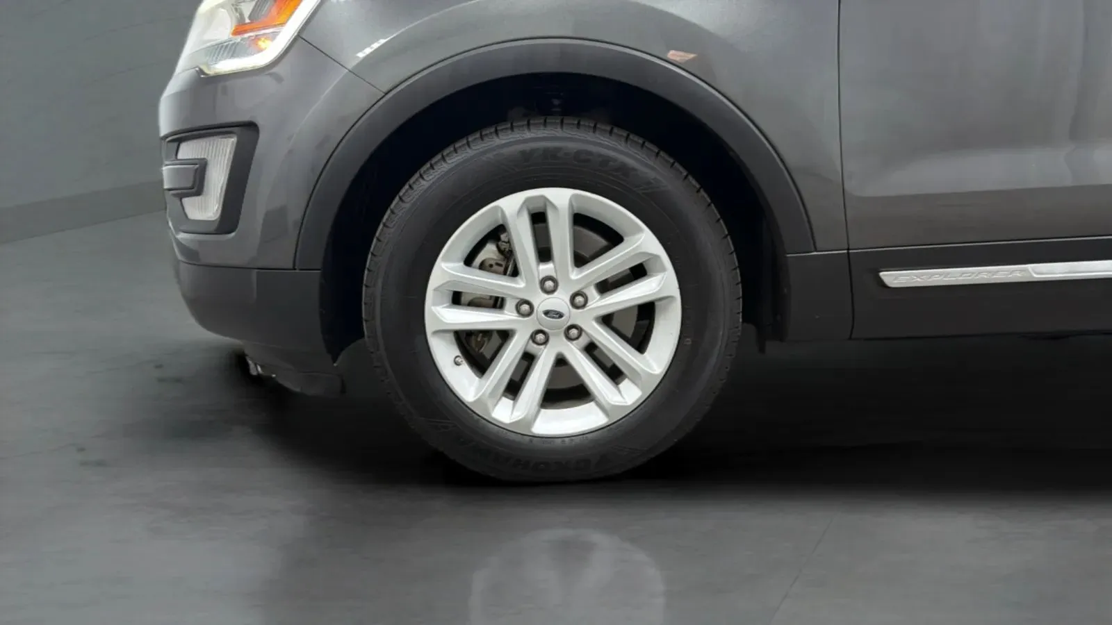 Ford Explorer photo 28