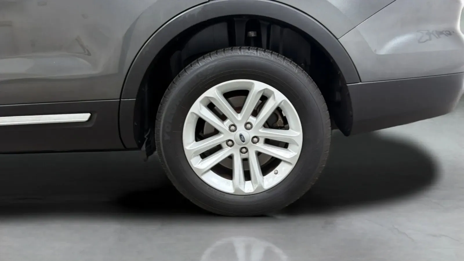 Ford Explorer photo 27