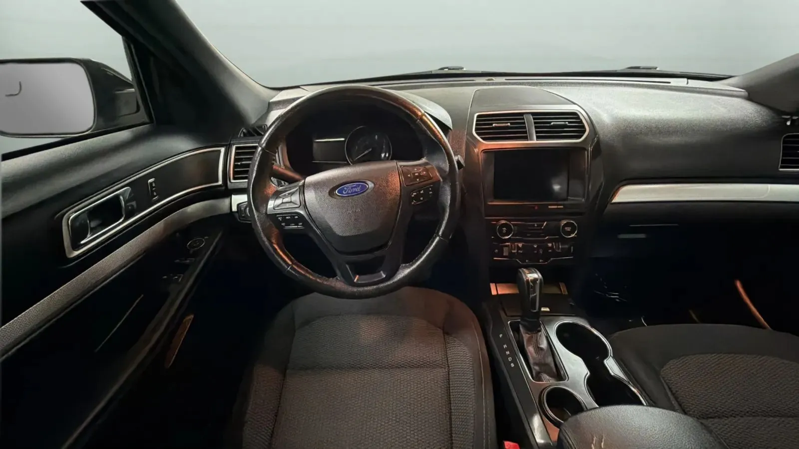 Ford Explorer photo 11