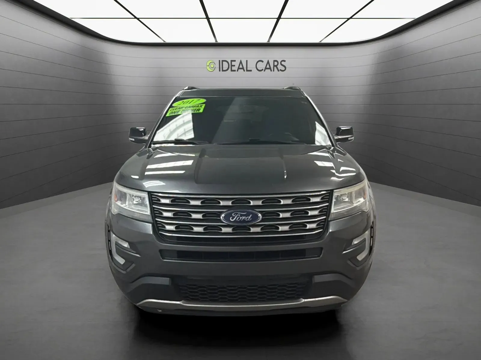 Ford Explorer photo 2
