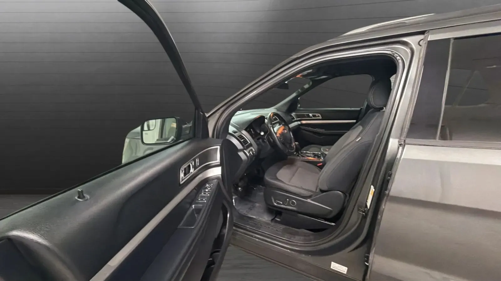 Ford Explorer photo 21