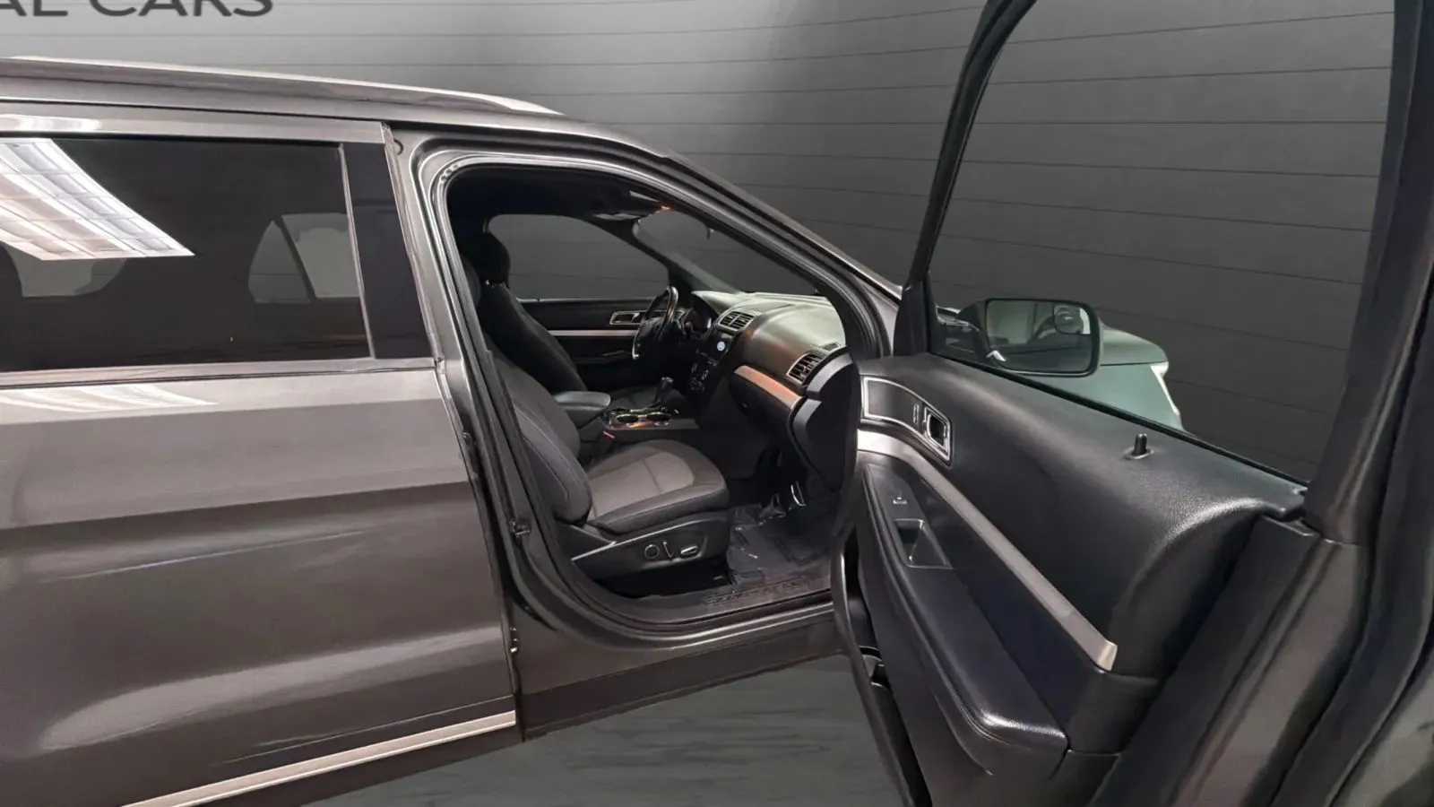 Ford Explorer photo 22