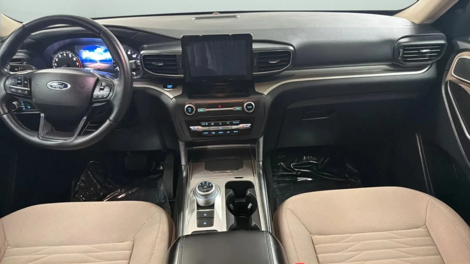 Ford Explorer photo 16