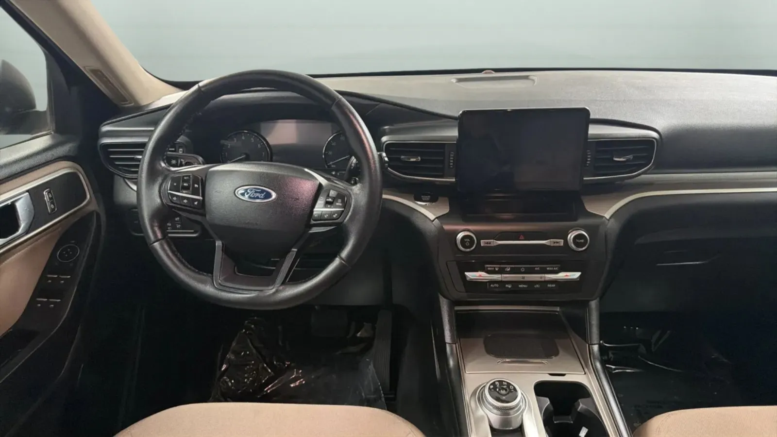 Ford Explorer photo 10
