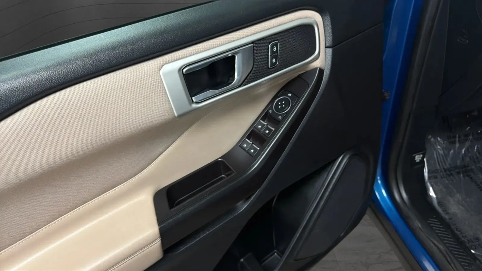 Ford Explorer photo 17