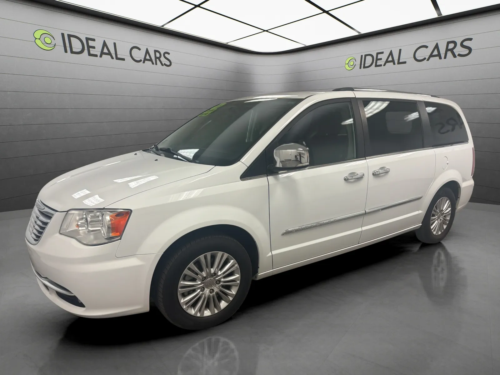 White 2016 Chrysler Town and Country Limited for sale in Mesa, AZ