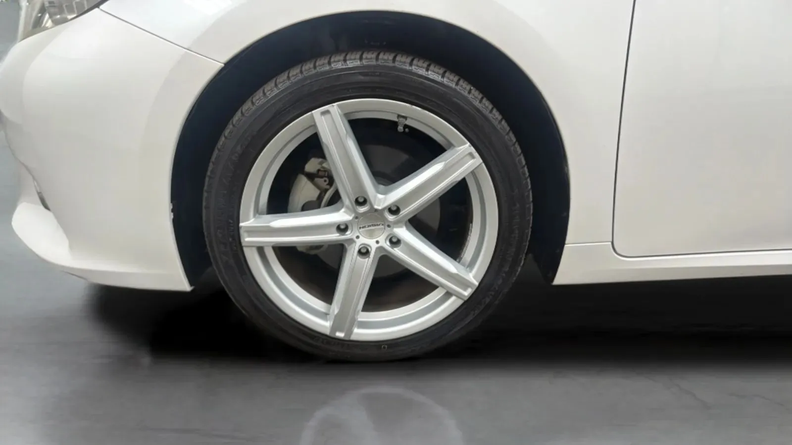 Lexus ES photo 30