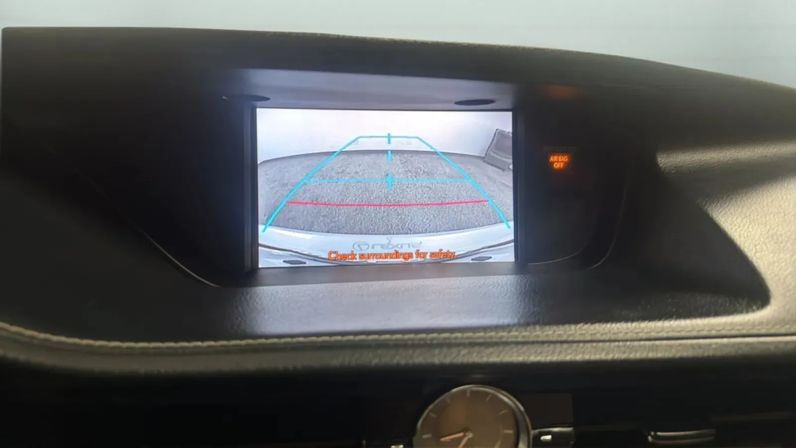 Lexus ES photo 16