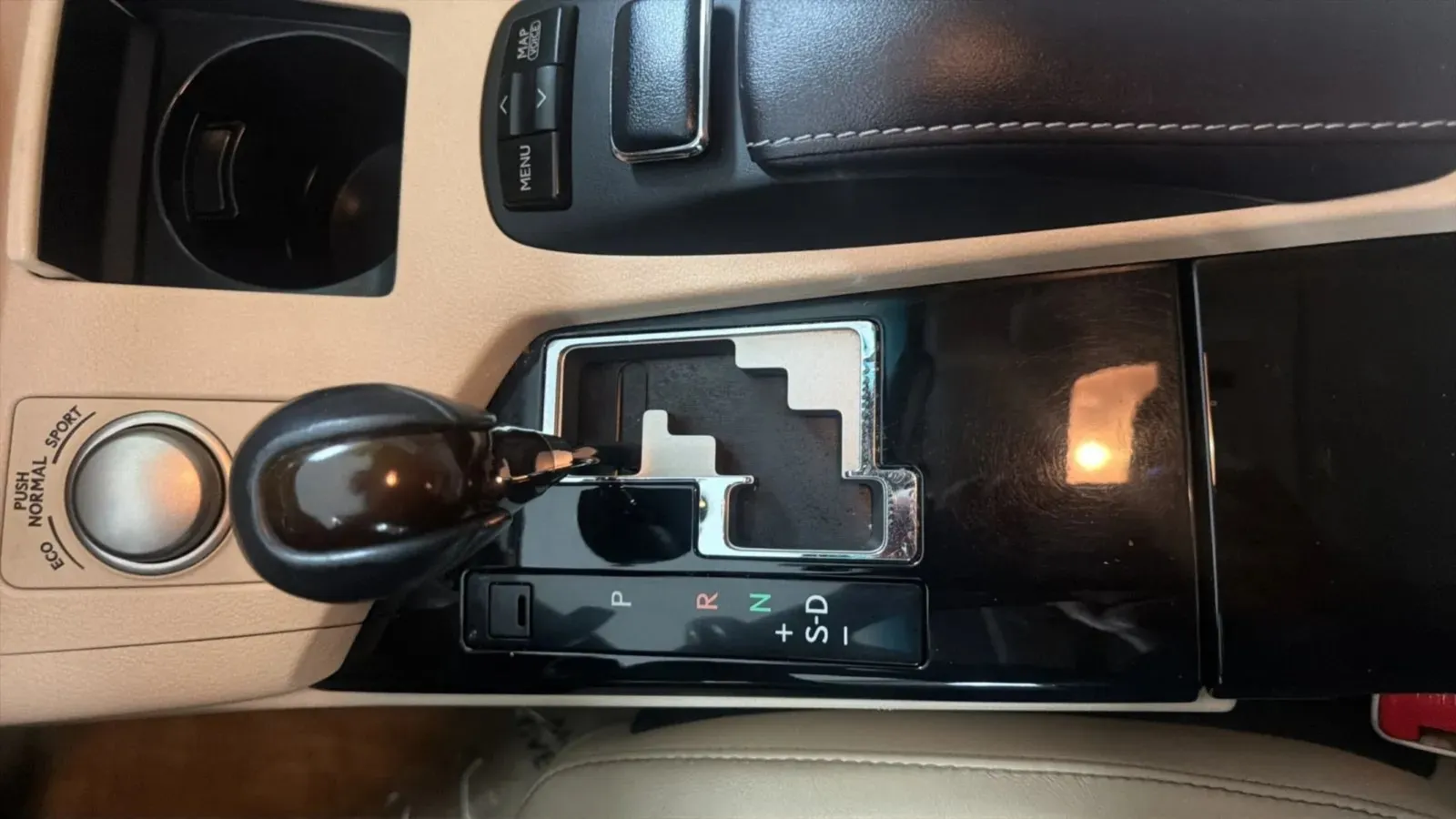 Lexus ES photo 14