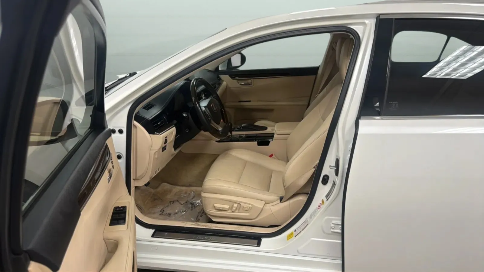 Lexus ES photo 22