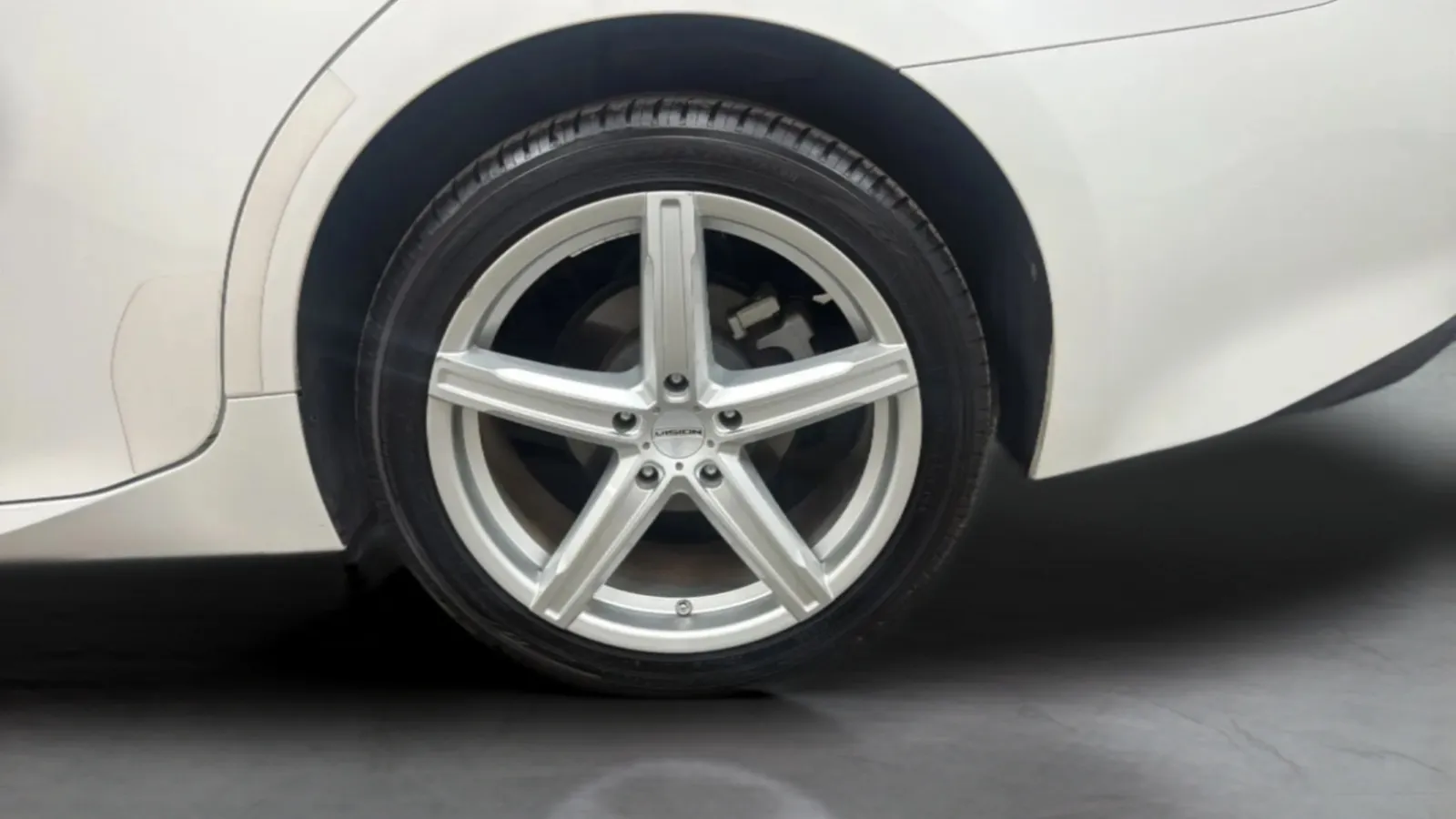 Lexus ES photo 29