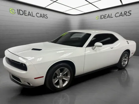 White 2017 Dodge Challenger SXT for sale in Mesa, AZ