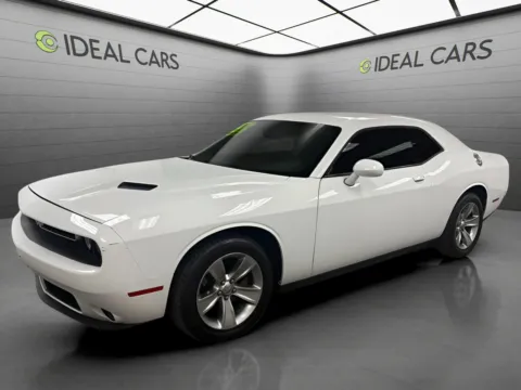 White 2017 Dodge Challenger SXT for sale in Mesa, AZ