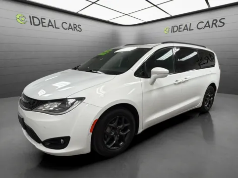 White 2018 Chrysler Pacifica Limited for sale in Mesa, AZ