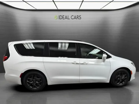 More photos of 2018 Chrysler Pacifica Limited at Ideal Cars - at Alma School Rd, AZ