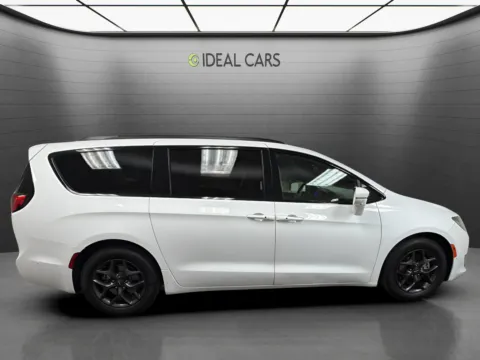 More photos of 2018 Chrysler Pacifica Limited at Ideal Cars - at Alma School Rd, AZ