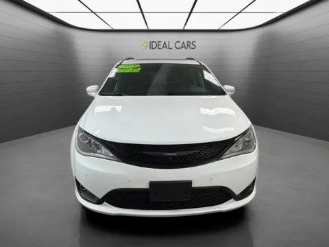 Photos of 2018 Chrysler Pacifica Limited for sale in Mesa, AZ at Ideal Cars - at Alma School Rd