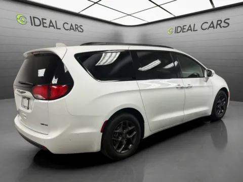 More photos of 2018 Chrysler Pacifica Limited at Ideal Cars - at Alma School Rd, AZ