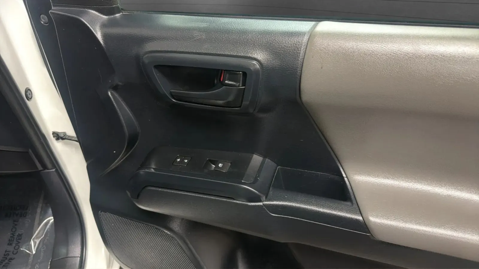 Toyota Tacoma photo 17