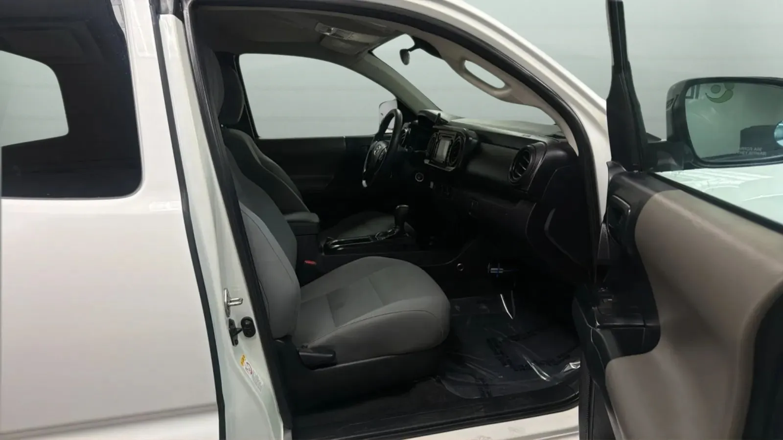 Toyota Tacoma photo 21