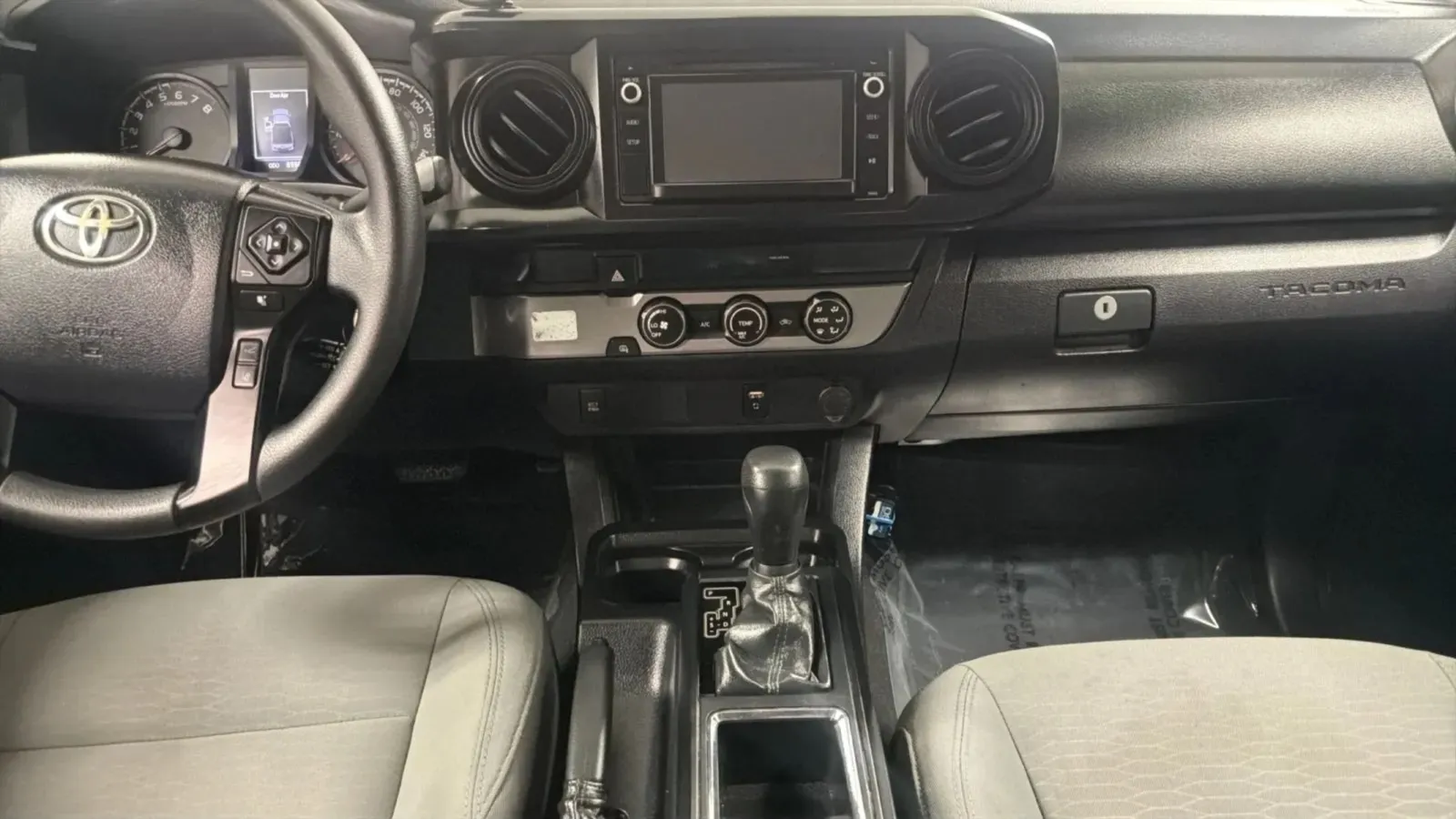 Toyota Tacoma photo 15