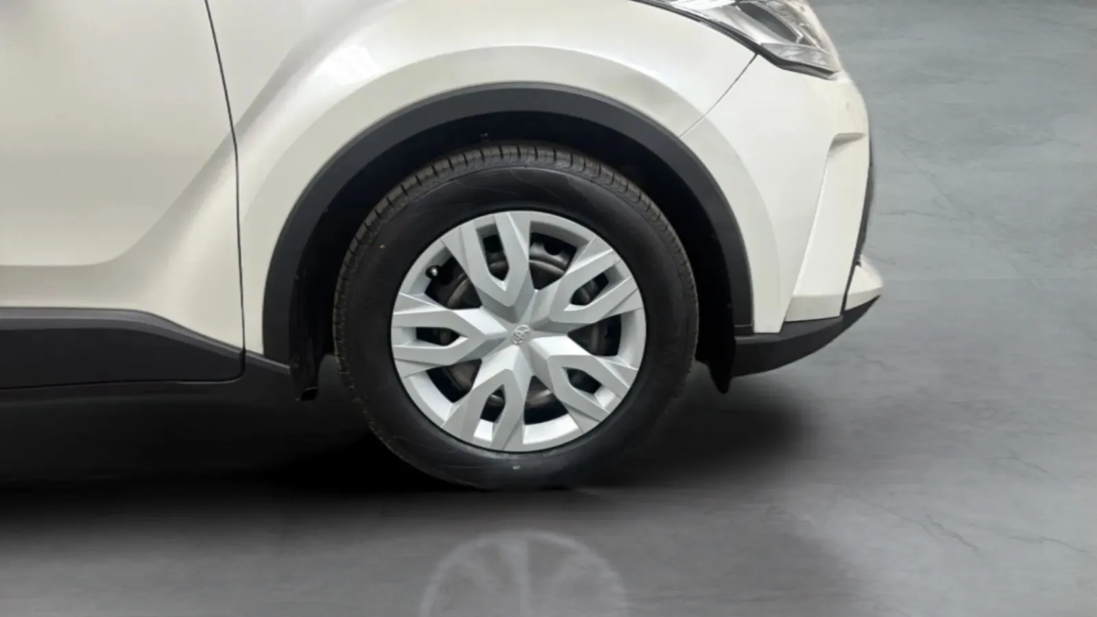 Toyota C-HR photo 24