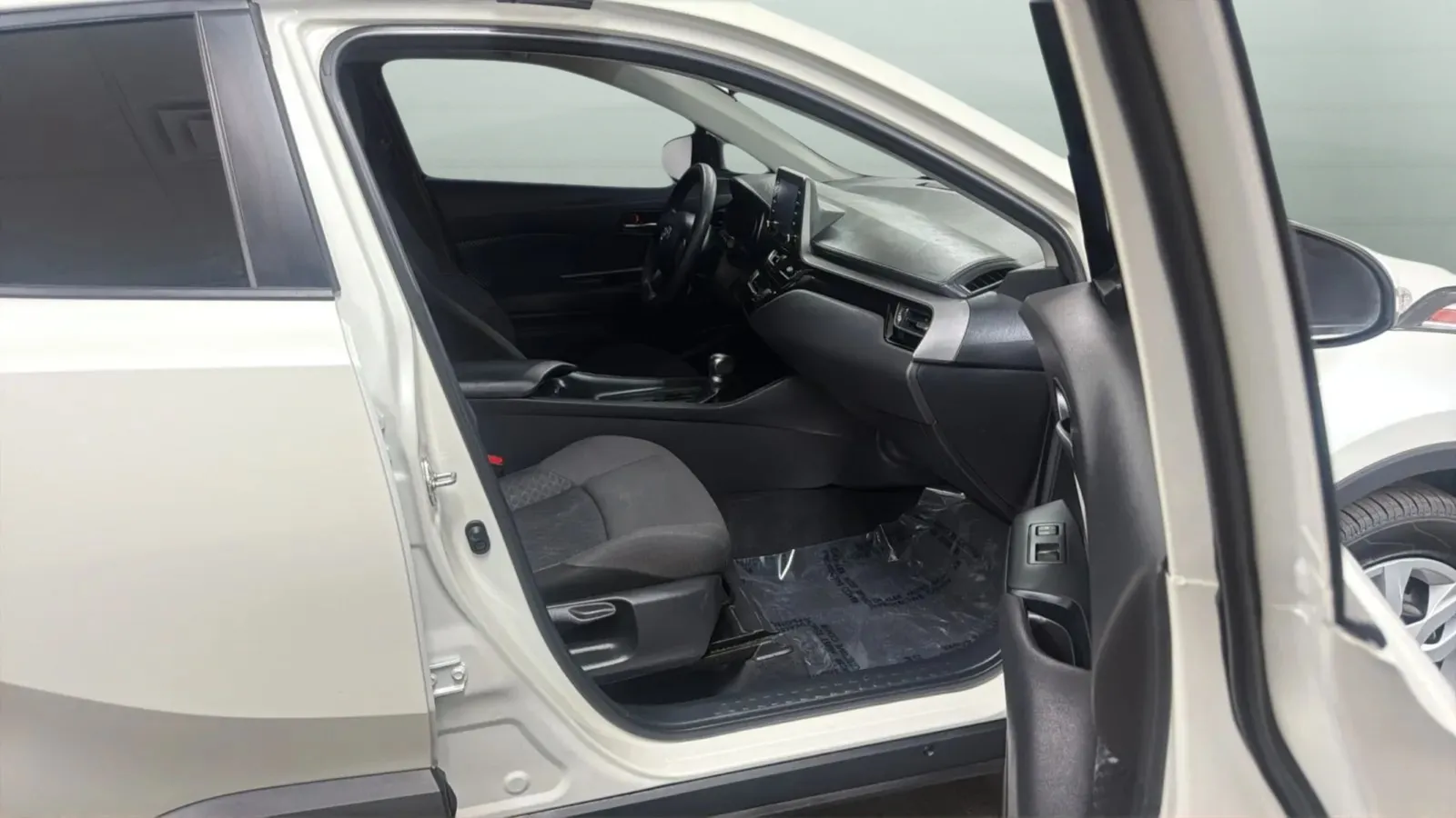 Toyota C-HR photo 21