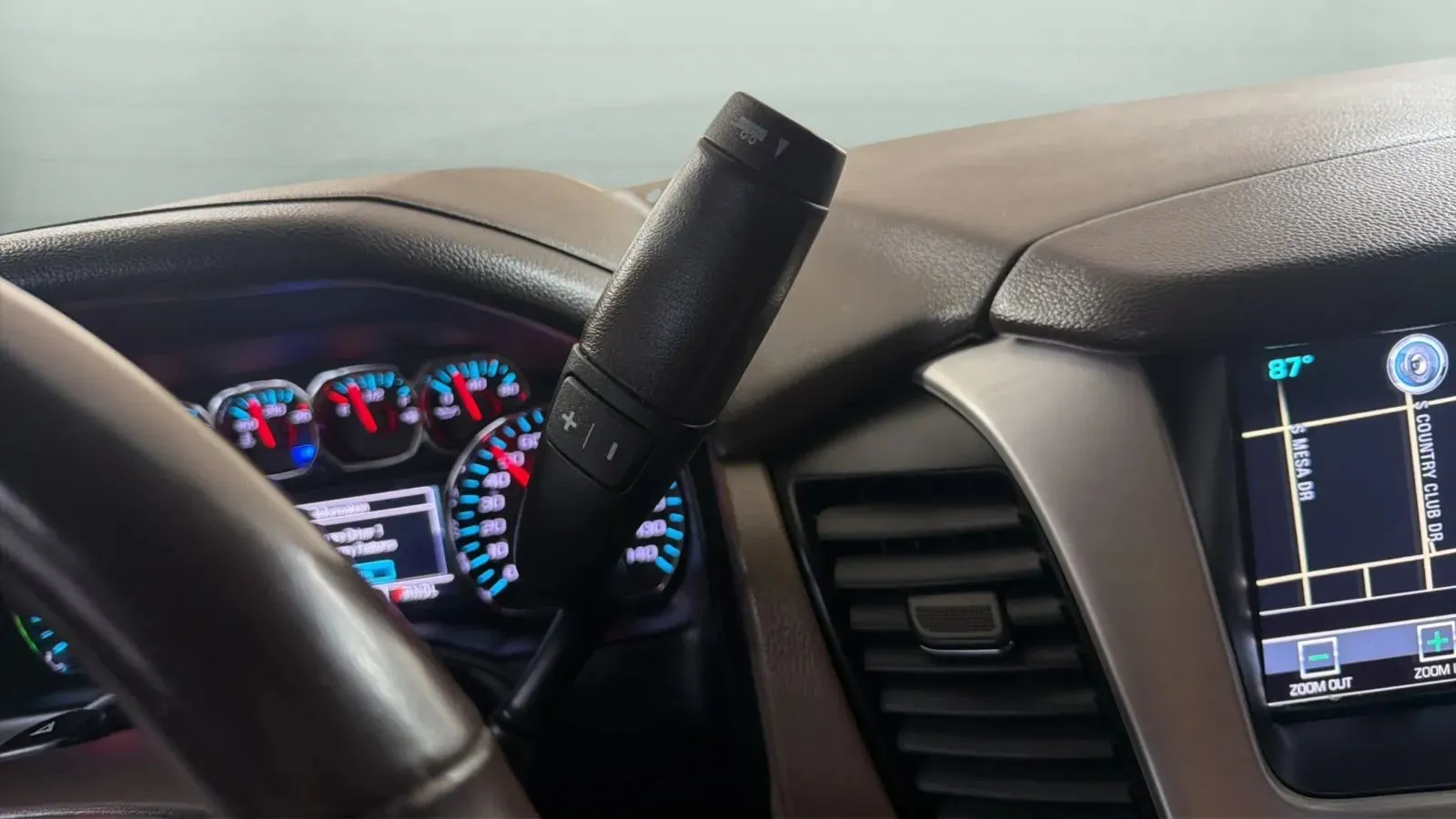 GMC Yukon XL photo 12